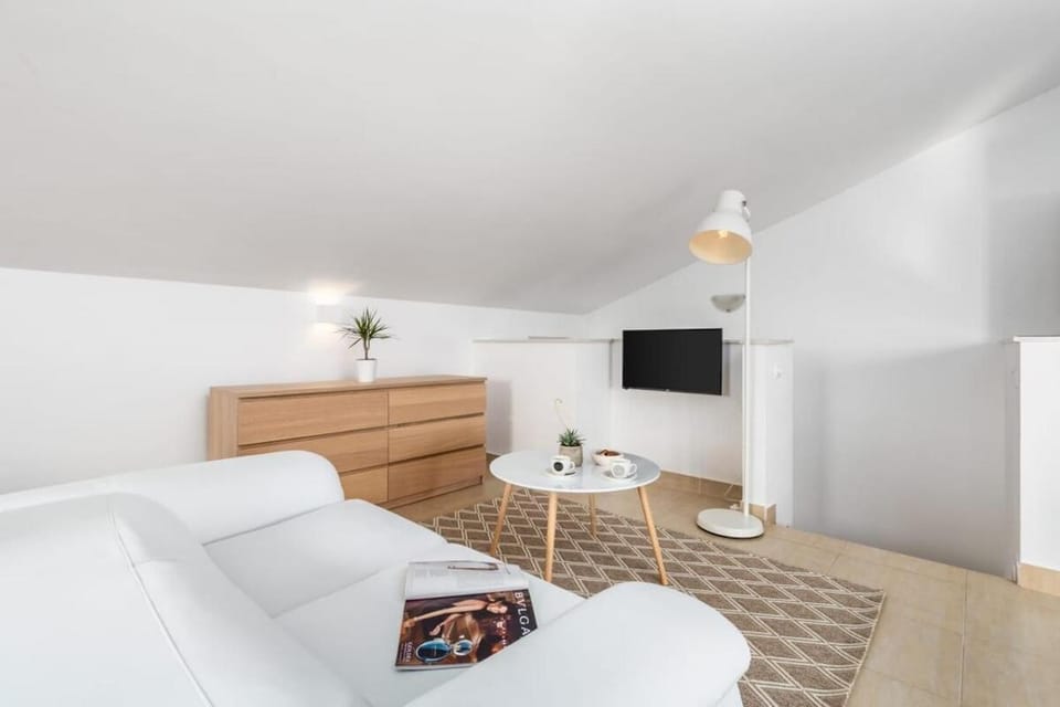 Communal lounge/ TV room, TV and multimedia, Living room, Seating area