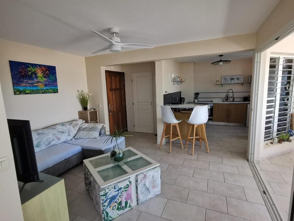 Kitchen or kitchenette, Living room