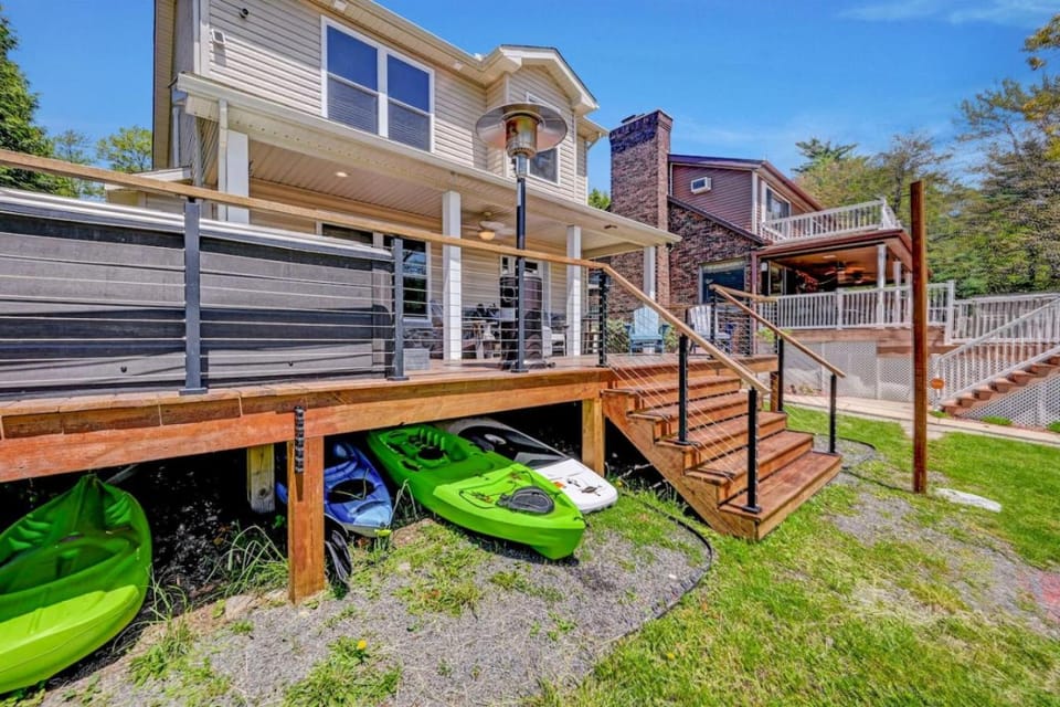 Lakefront home with kayaks fire pit hot tub and walk to restaurants and bars House in Kidder Township