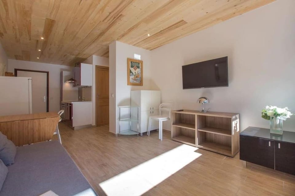 Communal lounge/ TV room, Living room, Seating area