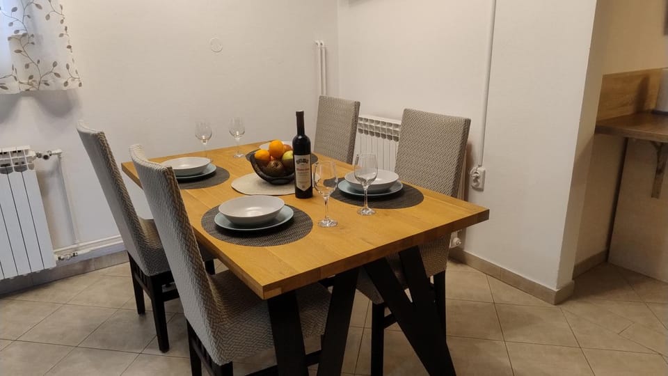 TV and multimedia, Kitchen or kitchenette, internet, air conditioner