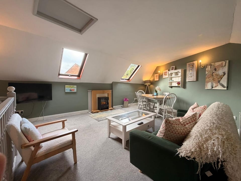 Communal lounge/ TV room, TV and multimedia, Living room, Seating area