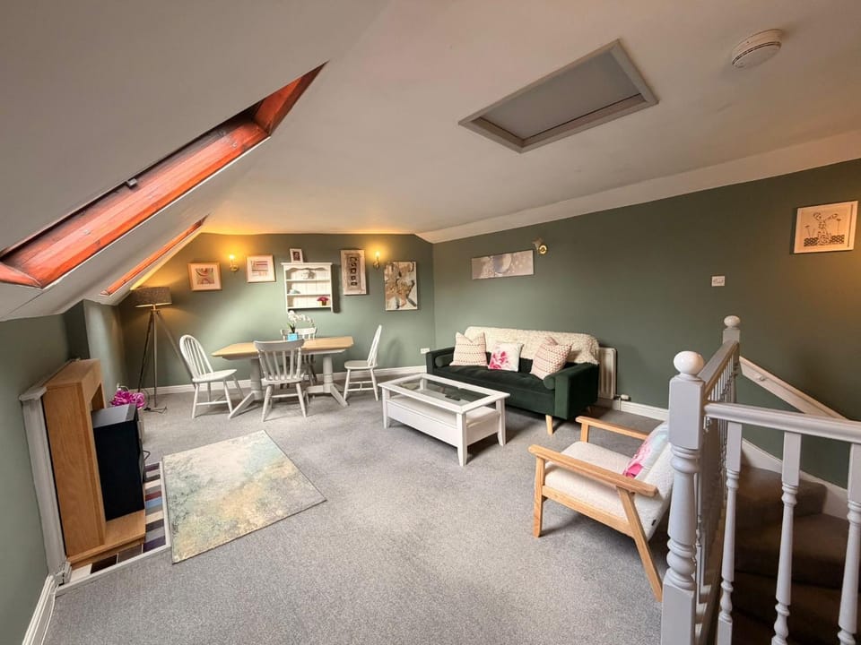 Living room, Photo of the whole room, Seating area