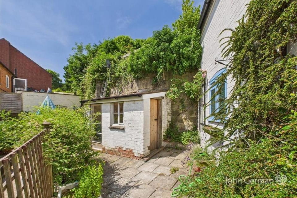 Property building, Garden