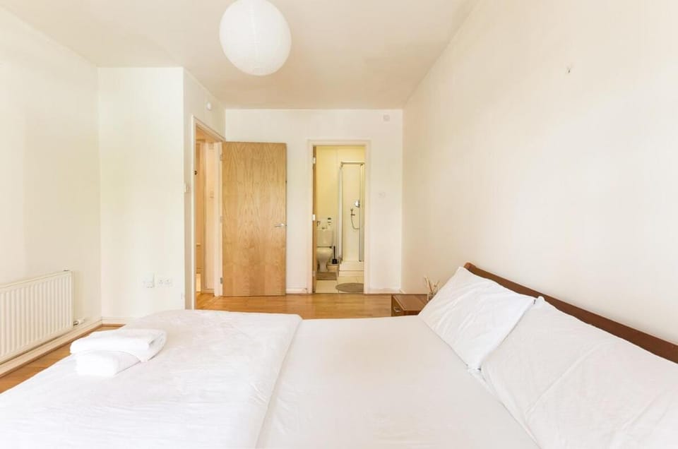 Spacious 2-Bed Apartment Opposite Santry Park & 10 Min Away from Airport Apartment in Dublin