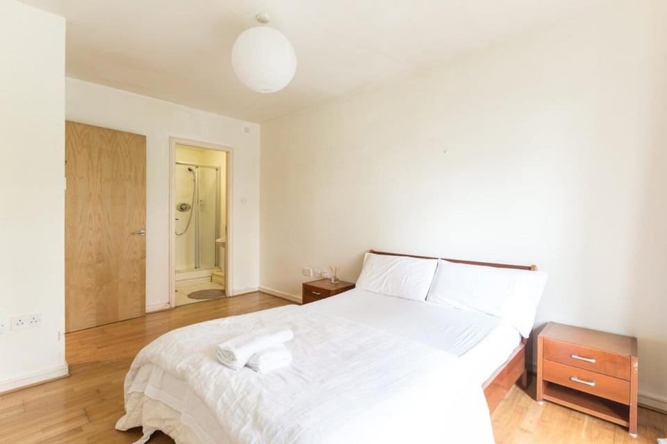 Spacious 2-Bed Apartment Opposite Santry Park & 10 Min Away from Airport Apartment in Dublin