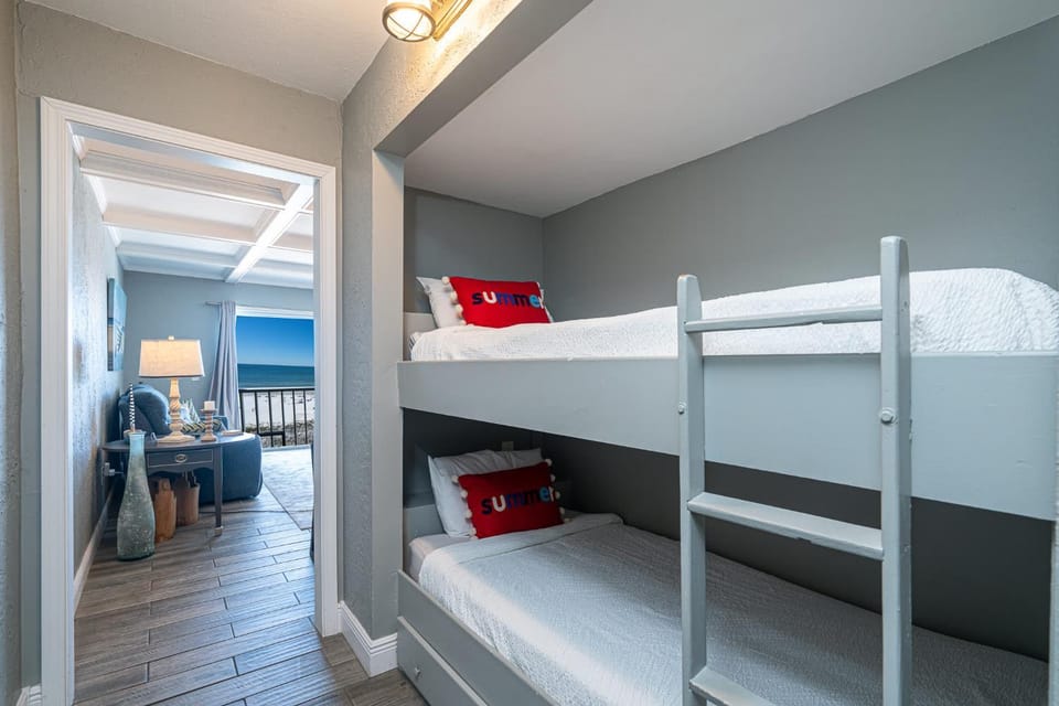 Mariners Retreat - High Rise Beach Living in PCB House in Upper Grand Lagoon