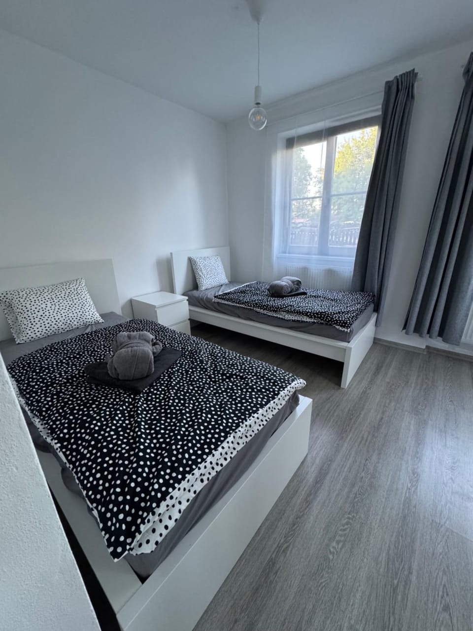 Bed, Photo of the whole room, Bedroom, towels