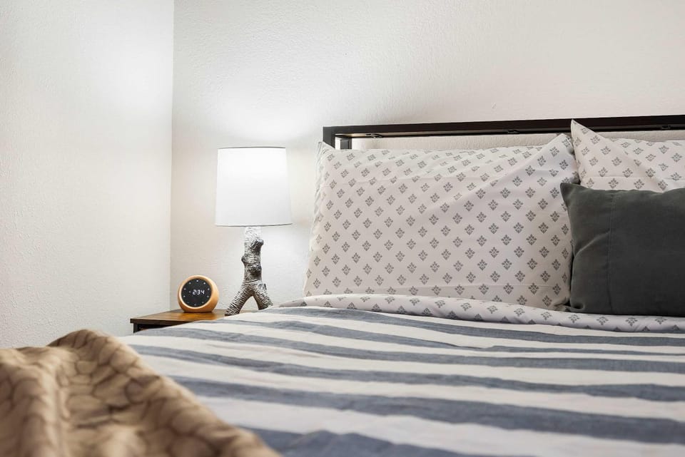 Chandler's Pondview Getaway - Chic Branson Escape House in Branson