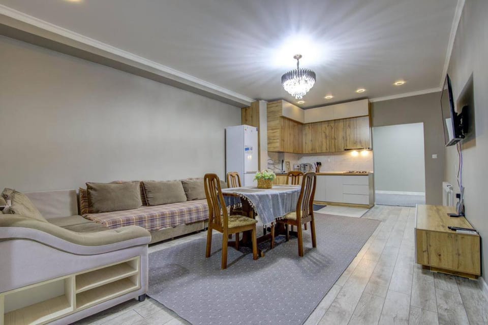 Kitchen or kitchenette, Living room, Seating area, Dining area