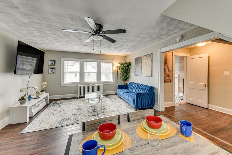 Walk to River & Downtown: Portsmouth Apartment! House in Portsmouth