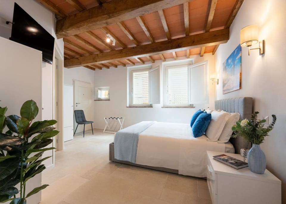 Communal lounge/ TV room, Bed, Photo of the whole room, Bedroom