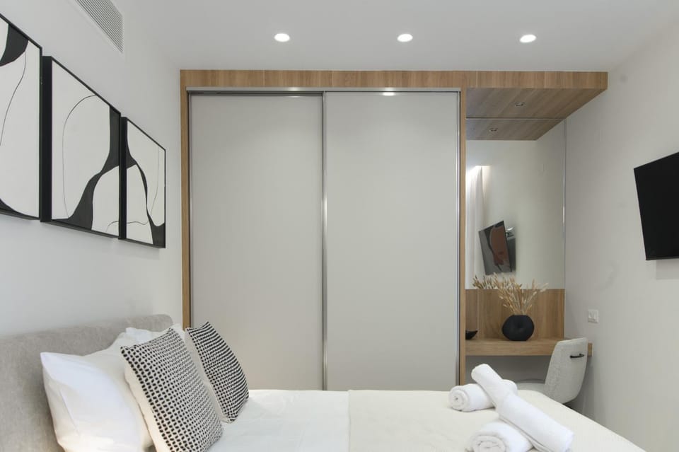 Bed, TV and multimedia, Bedroom, towels, wardrobe