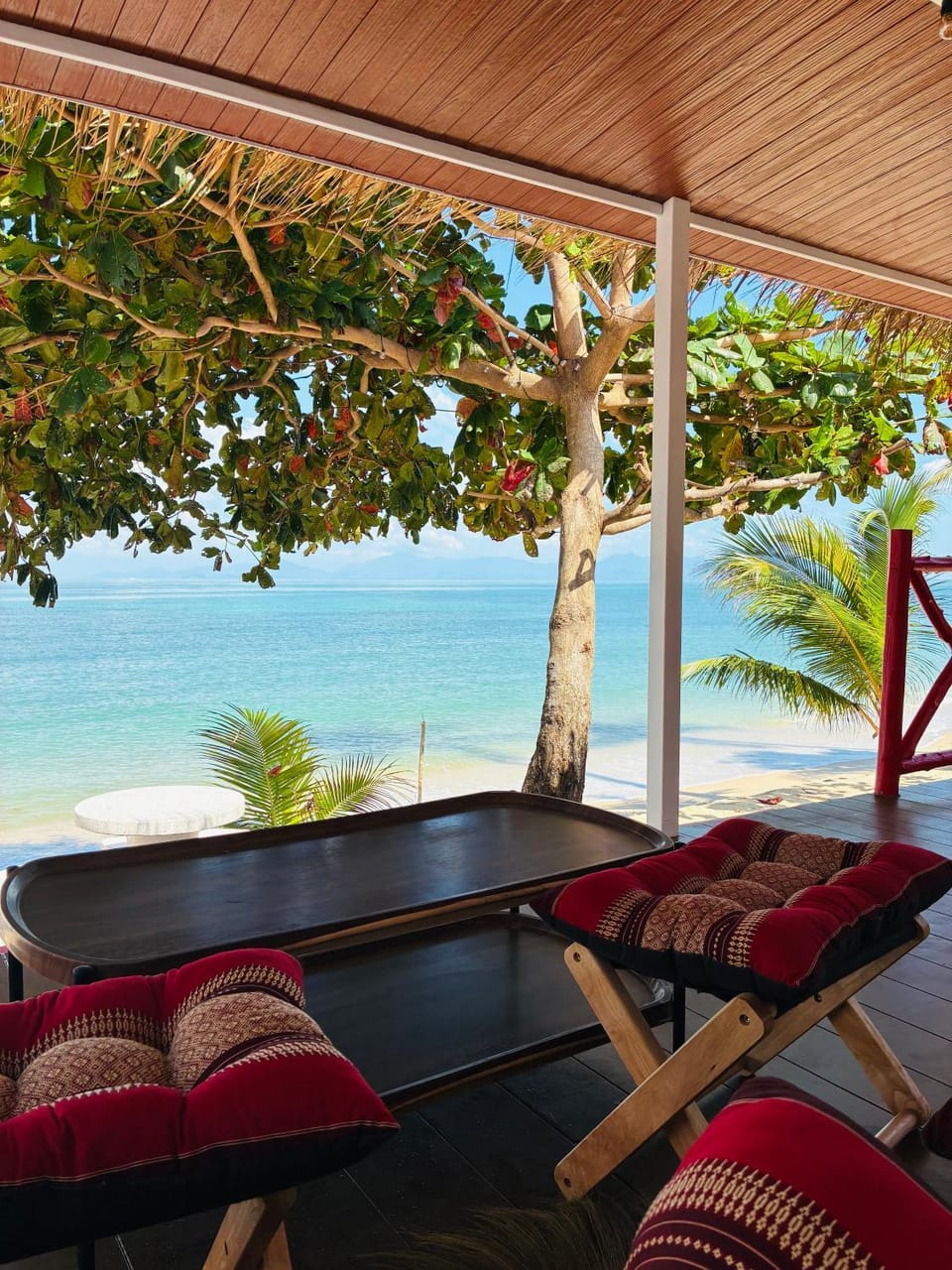 Patio, Natural landscape, View (from property/room), Balcony/Terrace, Seating area, Beach, Sea view