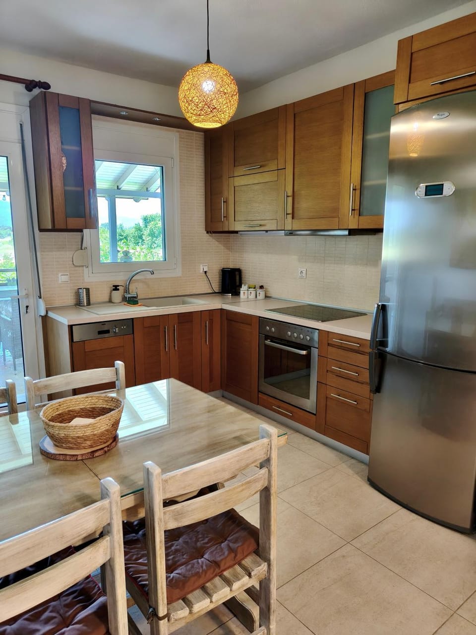 Coffee/tea facilities, Dining area, kitchen, kitchen