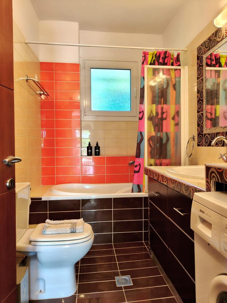 Bathroom, Bath, towels, washing machine