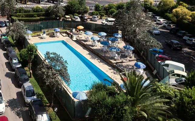Pool view, Swimming pool, sunbed