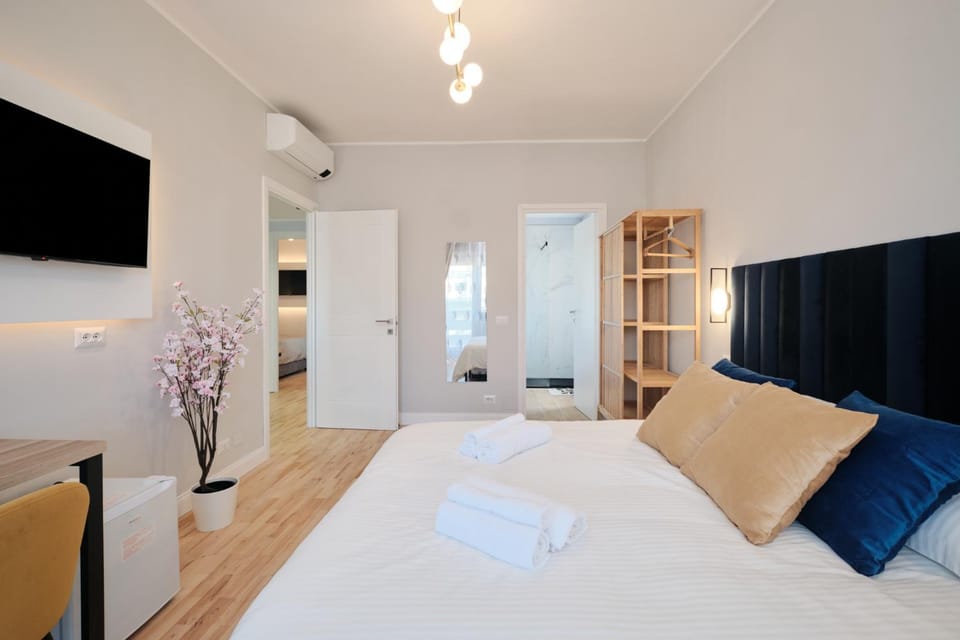 Bed, TV and multimedia, Bedroom, towels, wardrobe, air conditioner