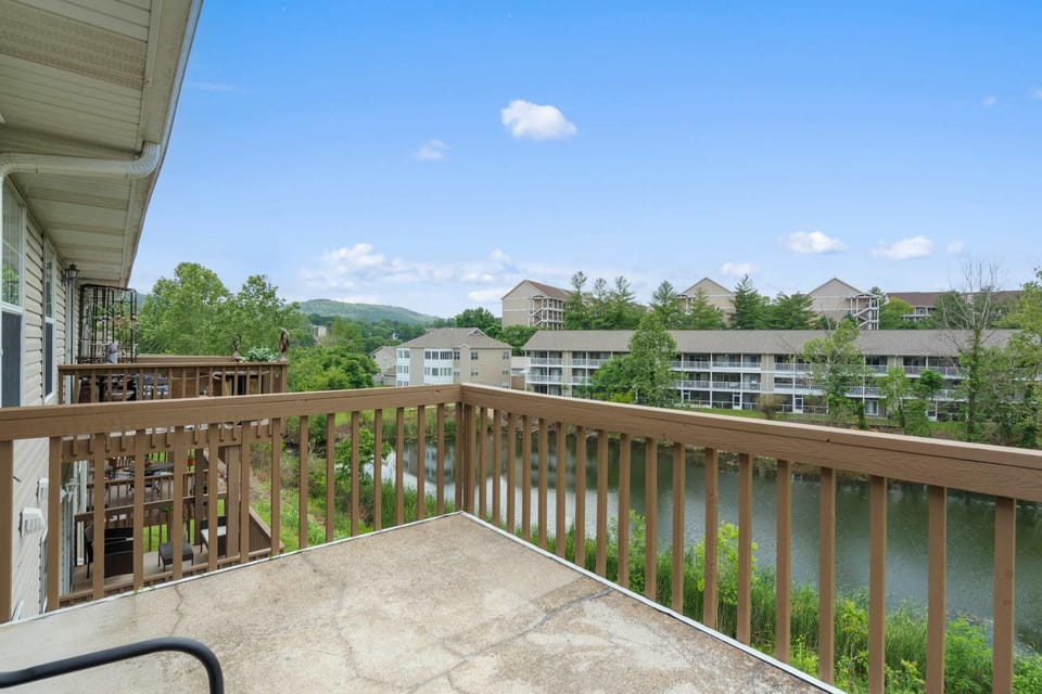 Pondside Paradise Retreat House in Branson