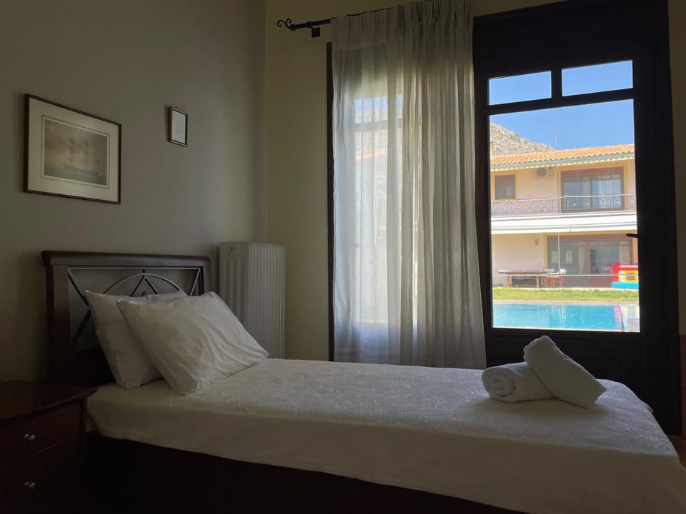 West Pool House Villa in Decentralized Administration of Attica