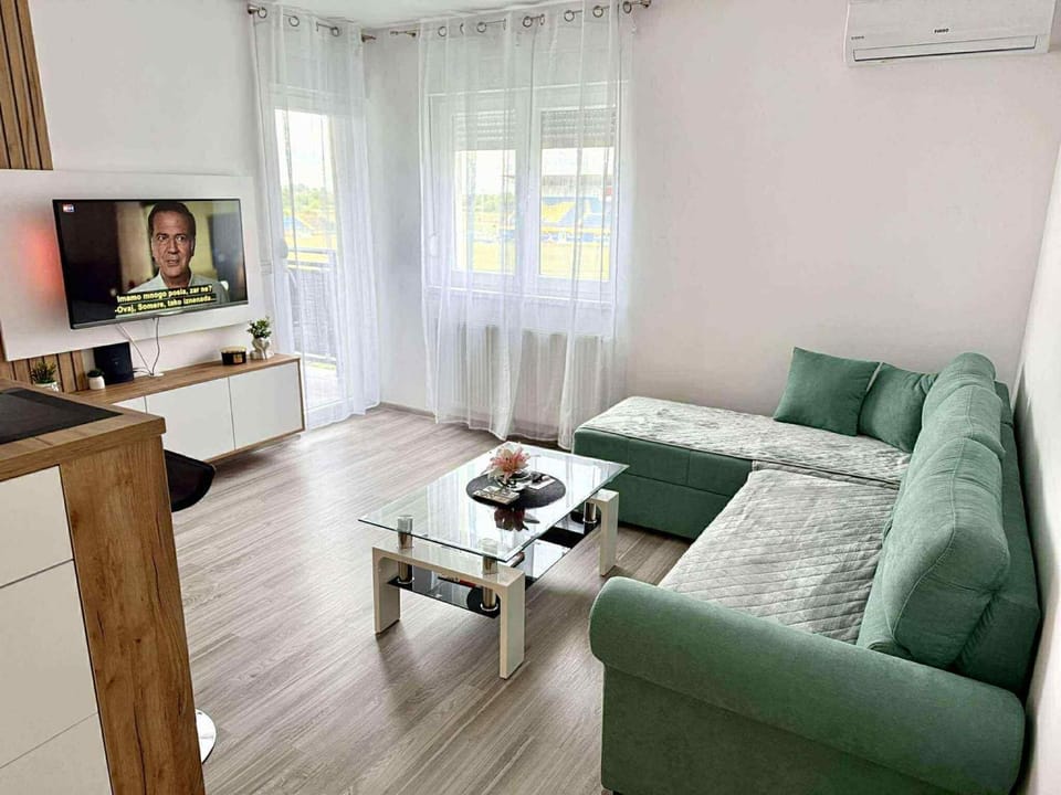 TV and multimedia, Living room, Seating area, air conditioner