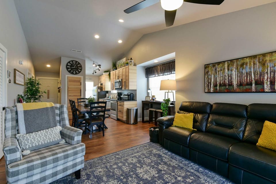 Table Rock Lookout Duo - Spacious Balcony House in Indian Point