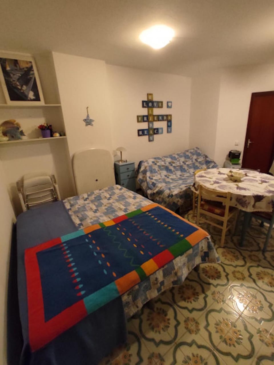 Bed, Dining area, Bedroom