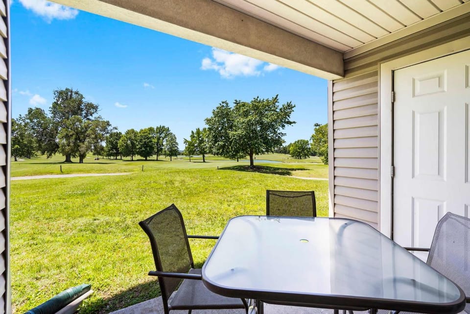 Golf View Escape - Holiday Hills Branson - Golf & Outdoor Pools House in Ozark Mountains