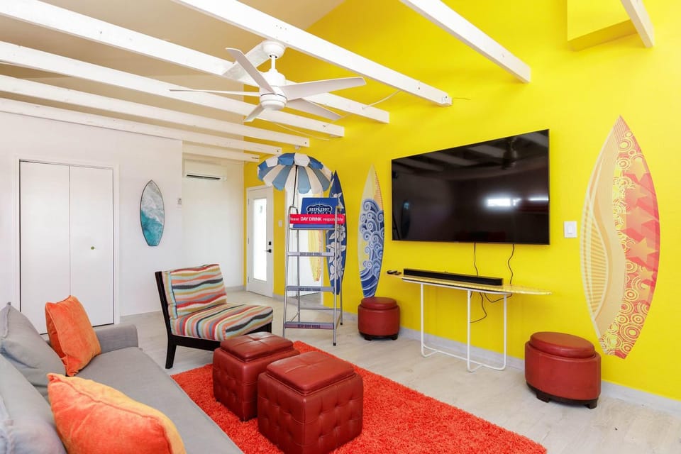 Stylish 3 bedroom - Pool Pets Sleeps 10 House in Port Aransas