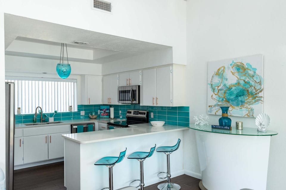 Stylish 3 bedroom - Pool Pets Sleeps 10 House in Port Aransas