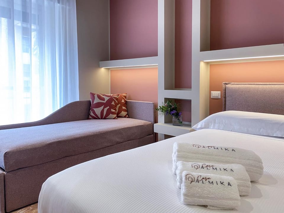 Photo of the whole room, towels