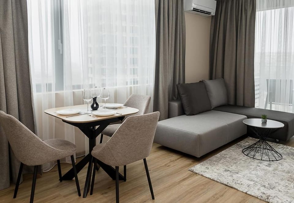 1BR Luxury apartment with sea view and parking space Apartment in Varna