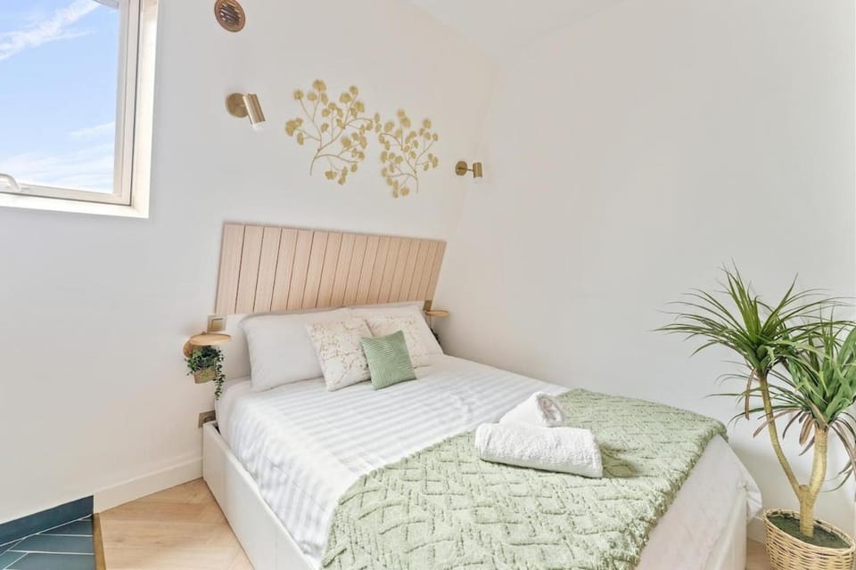 Beautiful Studio Metro and Paris at Your Door Apartment in Paris