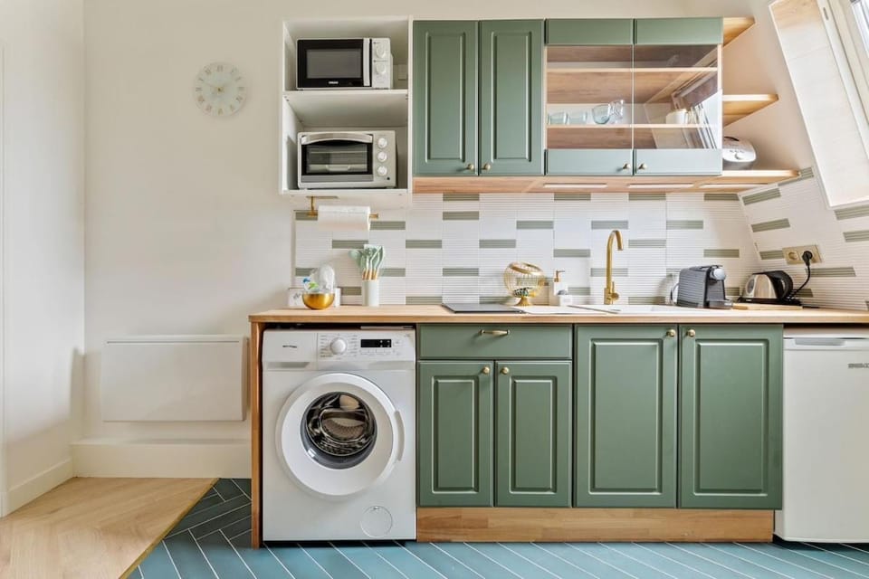 Beautiful Studio Metro and Paris at Your Door Apartment in Paris