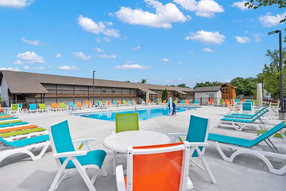 Lakefront Oasis - Amazing Views House in Kimberling City