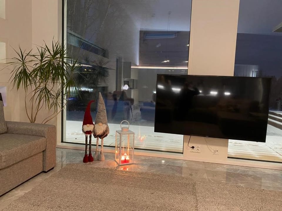 Communal lounge/ TV room