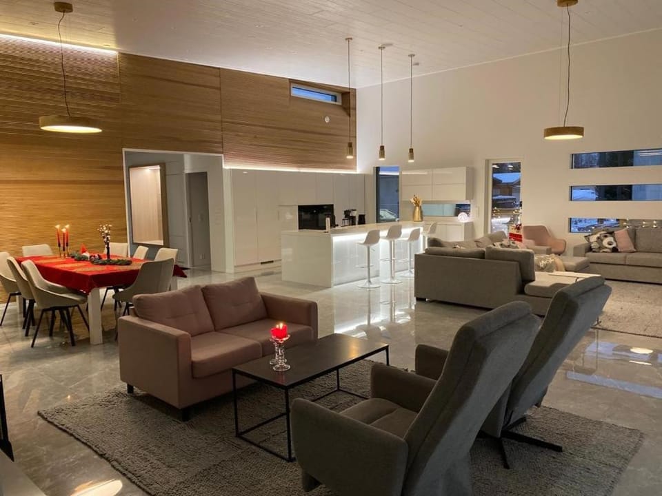 TV and multimedia, Living room, Seating area, Dining area