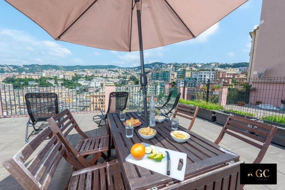 Natural landscape, View (from property/room), Balcony/Terrace, Dining area, City view, Mountain view