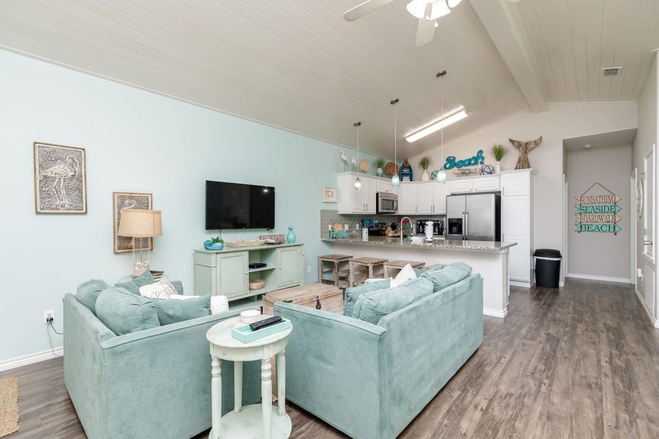 Fun 4 Bedroom - Resort Pool Sleeps 12 House in Port Aransas