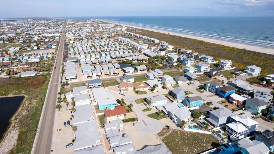 Cozy 2 Bedroom Monthly Rates Pets & Pool House in Port Aransas