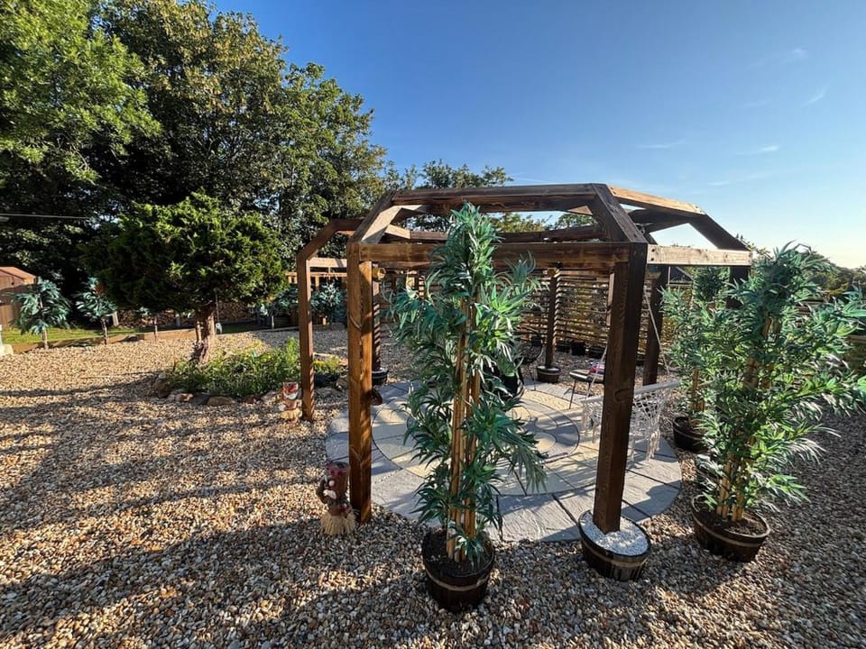 Crimson Hollow with private hot tub House in Hastings
