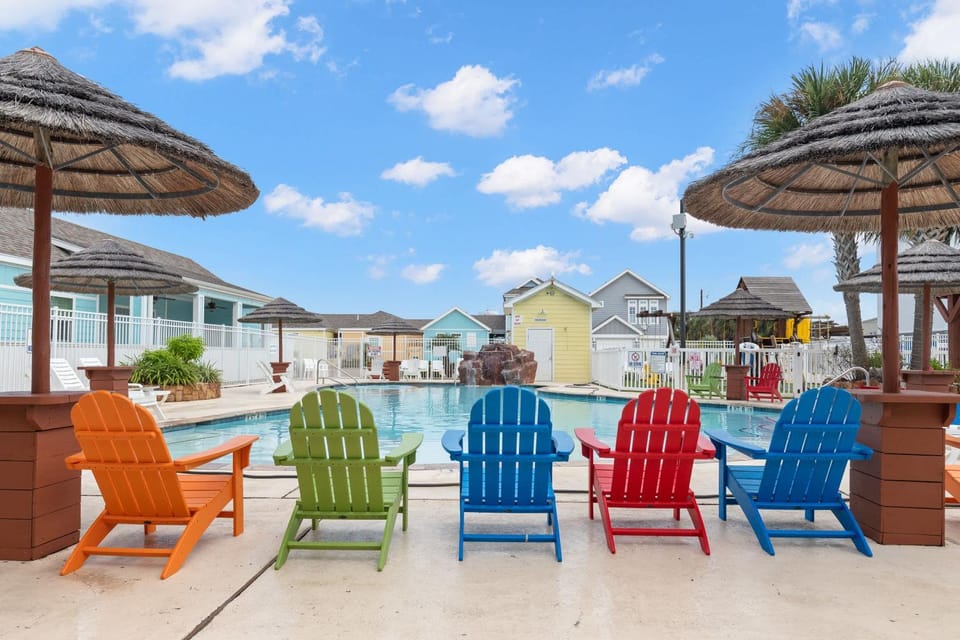 Mango Bungalow - Sleeps 8 2 Community Pools House in Port Aransas