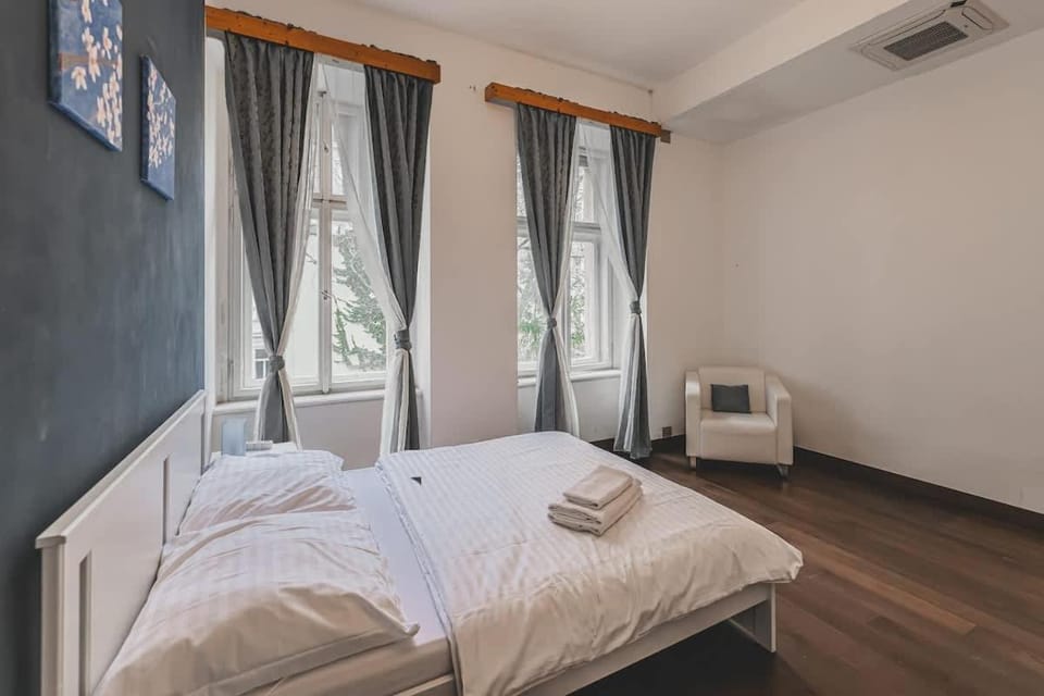 Private Room, AC, Central w Kitchen House in Prague