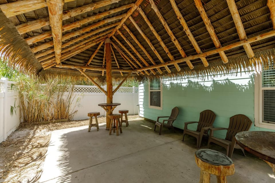Pet Friendly Shared Pool Sleeps 14 House in Port Aransas