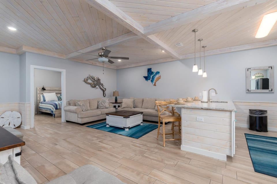 Modern Comfort 3 Bedroom Pets House in Port Aransas