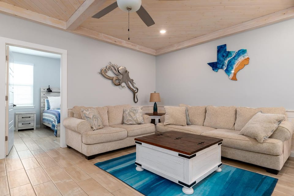 Modern Comfort 3 Bedroom Pets House in Port Aransas