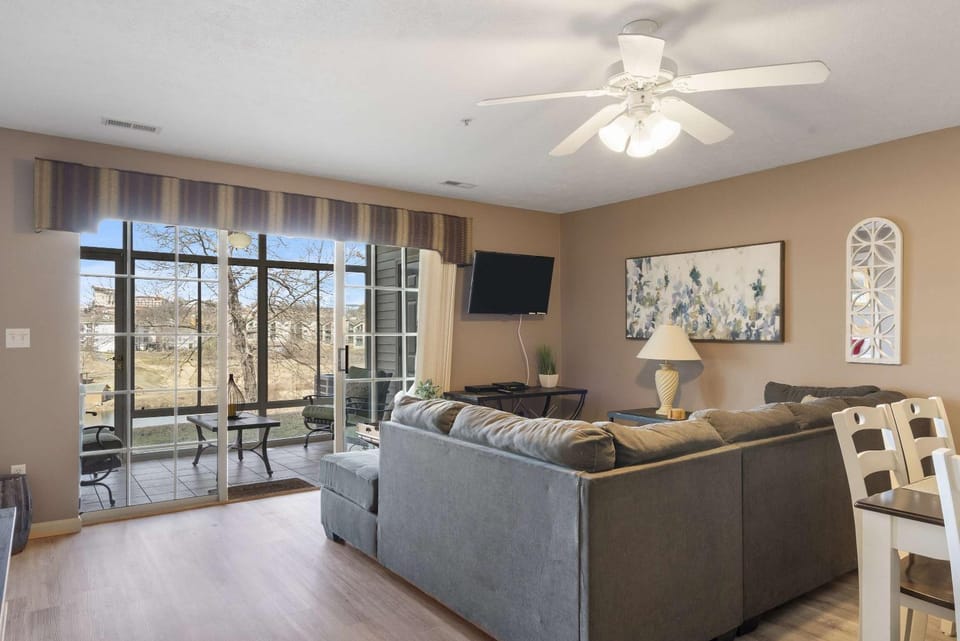 Pondview Cityscape - Best of Branson House in Branson