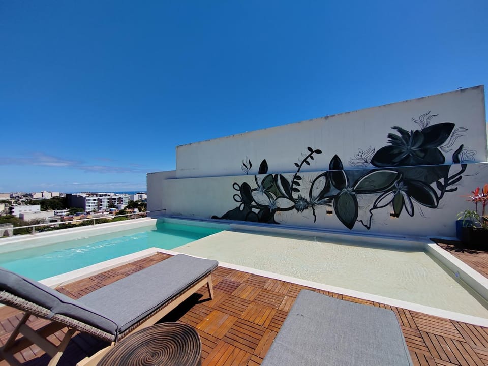 Day, Swimming pool, sunbed