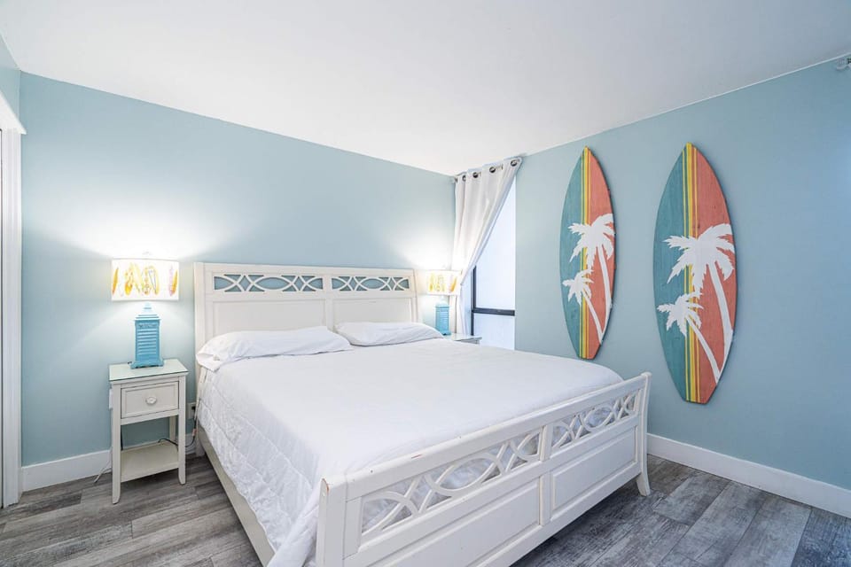 Edgewater Oasis Gorgeous Resort Condo on Beach House in Panama City Beach