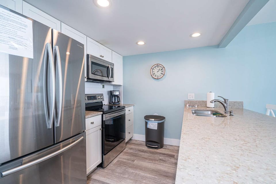 Edgewater Oasis Gorgeous Resort Condo on Beach House in Panama City Beach